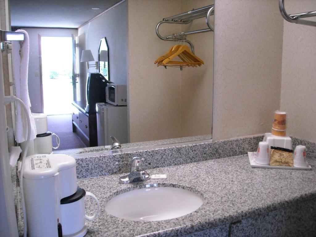 Red Carpet Inn Гринсборо Номер фото
